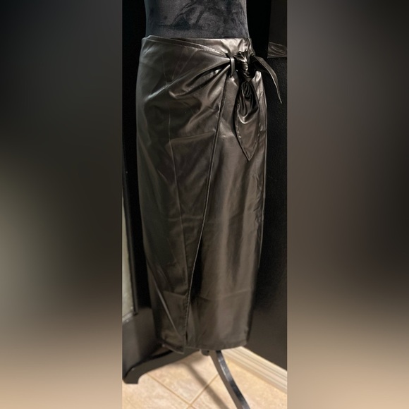 đź–¤SweatyRocks Elegant High Waist Knot Side Wrap PU Leather Midi Skirtđź–¤SZ Mđź–¤NWOT - Picture 9 of 15
